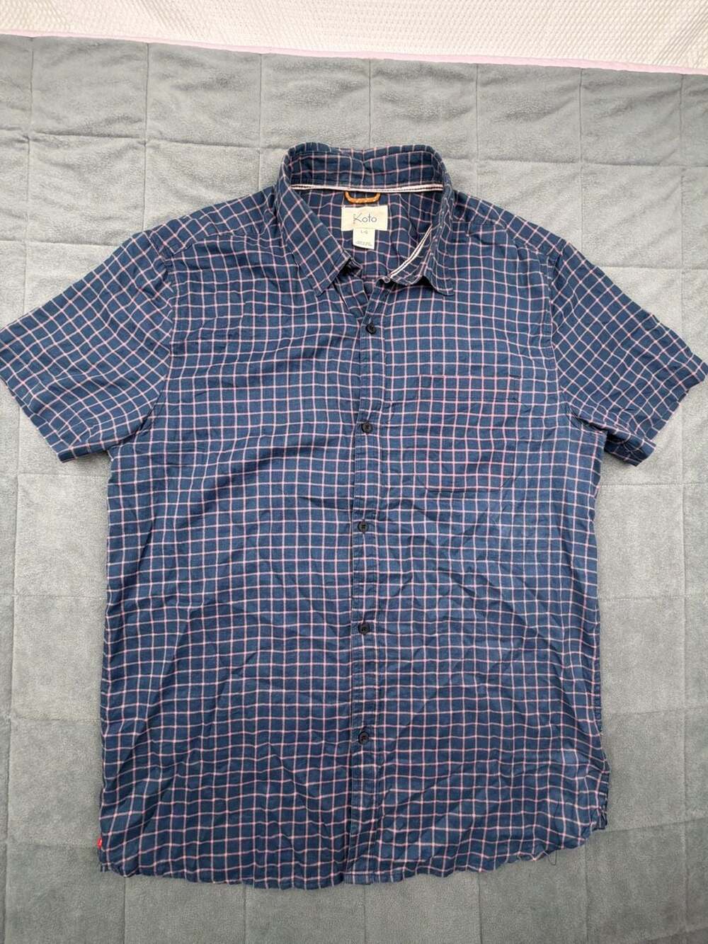 Koto Urban Outfitters Mens Short Sleeve Button Down Plaid Shirt Blue Pink Size L